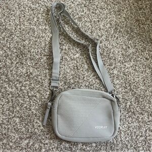 🦋 NWOT Vooray Gray Mini Crossbody Bag Neutral Casual Everyday